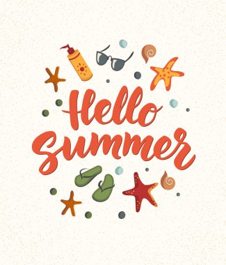 Yaz metin plaj öğeleri ile Merhaba. Güneş kremi, güneş gözlüğü, kokteyl, deniz yıldızı, flip flop.