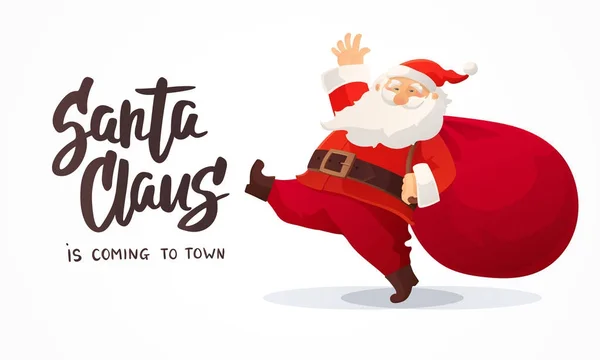 Tarjeta de Navidad. Divertida caricatura Santa Claus con enorme bolsa roja con regalos. Texto dibujado a mano - Santa Claus viene a la ciudad — Vector de stock