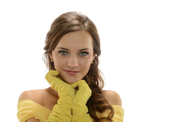 一个年轻貌美的姑娘穿着一件白色背景的黄色连衣裙的画像 — 图库照片