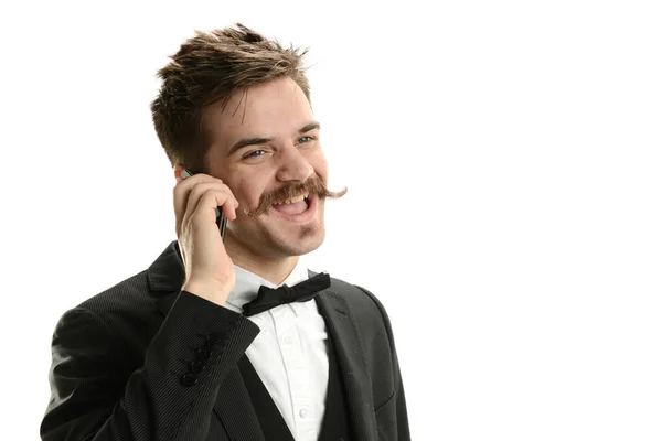 Молодий Чоловік Краватці Мобільному Телефоні Розважається Ізольовано Білому Тлі — стокове фото