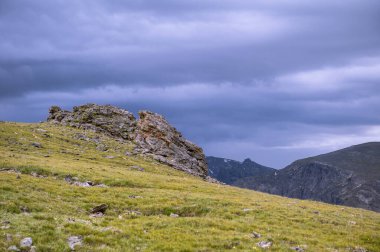 Colorado 'daki Rocky Dağları manzarası bulutlu bir öğleden sonra