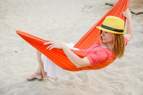 Woman with hat relaxing on hammock — Stock Photo, Image