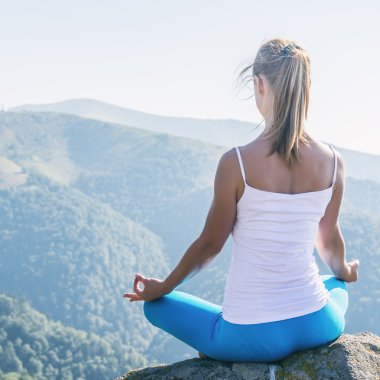 genç kadın meditasyon