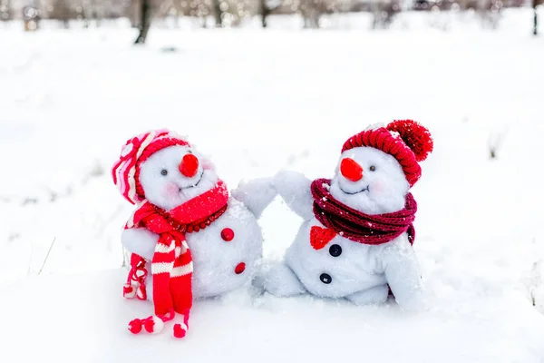 Um par de bonecos de neve — Fotografia de Stock