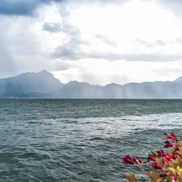 Costa do Lago de Garda — Fotografia de Stock