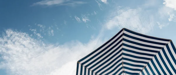 Beach umbrella on sunny day — Stock Photo, Image