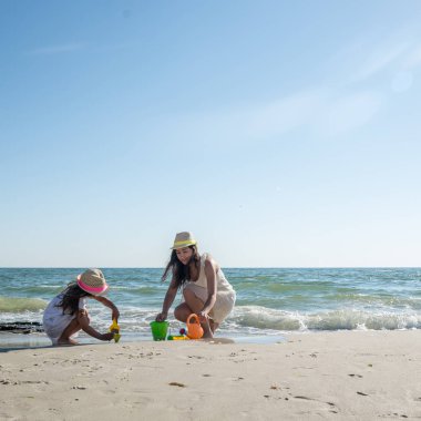 Anne ve küçük kızı