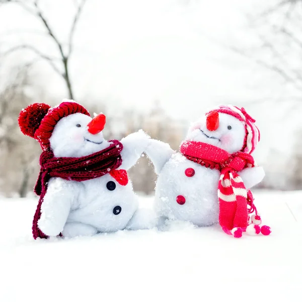 Paar van sneeuwmannen — Stockfoto