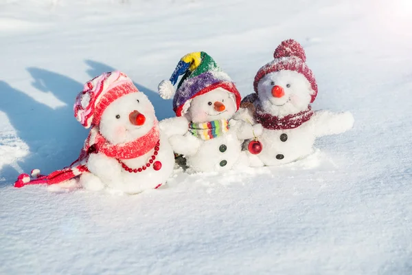Šťastný sněhulák rodina — Stock fotografie