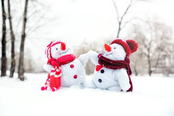 Paar van sneeuwmannen — Stockfoto