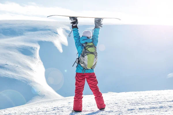 Snowboarder girl standing with snowboard, — Stock Photo, Image