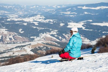 genç kadın snowboard