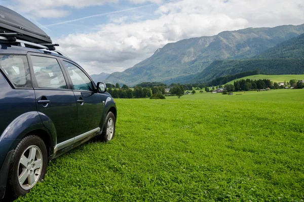 Auto voor reizen — Stockfoto