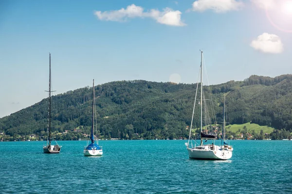 Yachts on the lake — Stock Photo, Image