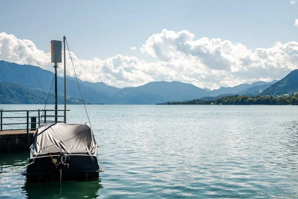 Barca sul lago — Foto Stock