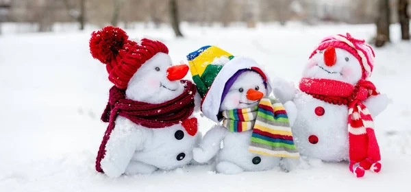 Happy snowman family — Stock Photo, Image