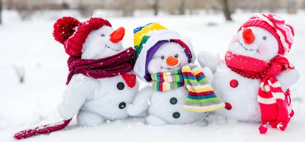 Χαρούμενος χιονάνθρωπος οικογένεια — Φωτογραφία Αρχείου