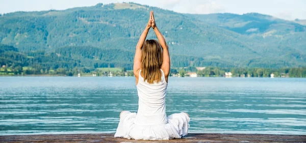 Woman meditating at the lake — Stock Photo, Image