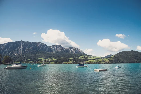 Yates en el lago — Foto de Stock