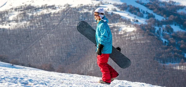 Genç kadın snowboard — Stok fotoğraf