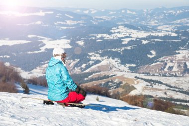 genç kadın snowboard