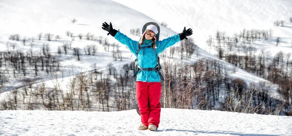 Snowboarder girl standing with snowboard, — Stock Photo, Image