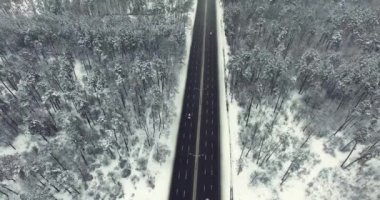 Uçuş yol araçları ile yukarıda. 4k
