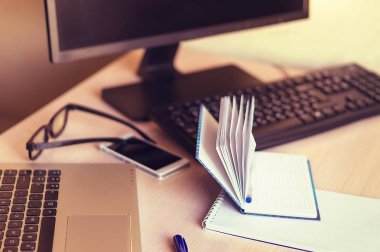 Ofiste tabloda işyerinde