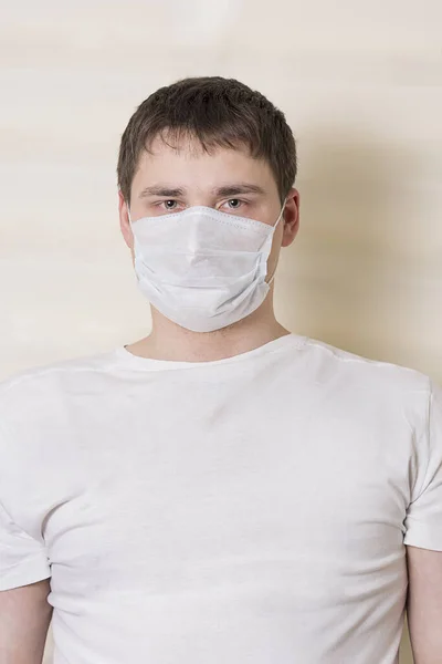 Man White Shirt Medical Mask Stands Light Background — Stock Photo, Image
