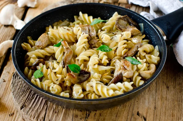 Pasta with mushrooms, cabbage and caraway seeds — Stock Photo, Image