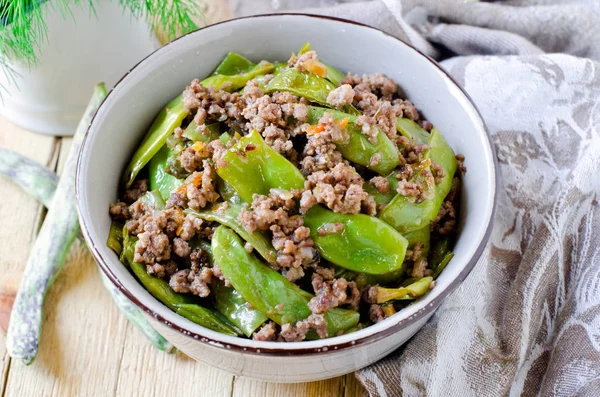 Green string beans fried with minced meat — Stock Photo, Image