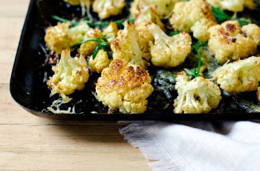 Peynirli fırında karnabahar