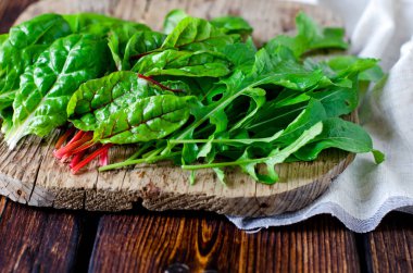 Taze yaprakları, ıspanak, pazı ve roka