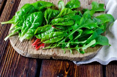 Taze yaprakları, ıspanak, pazı ve roka