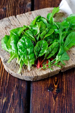 Taze yaprakları, ıspanak, pazı ve roka