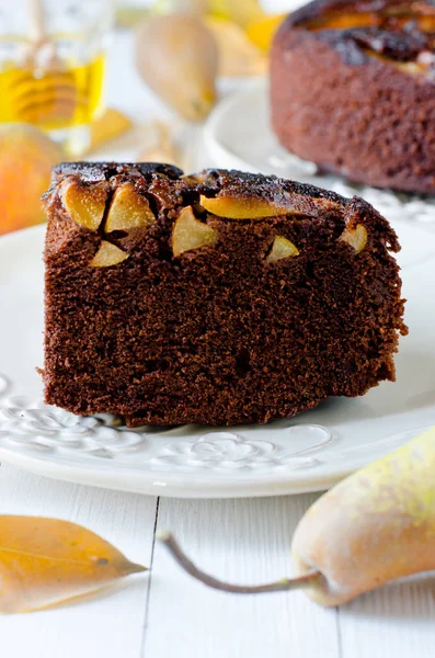 Chocolate cake with caramelized pears — Stock Photo, Image