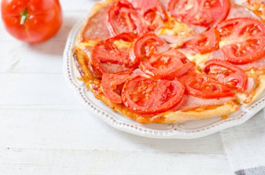 domates ve peynirli tart