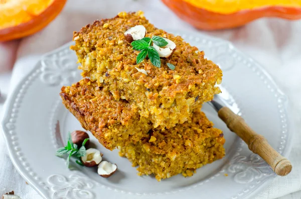 Pumpkin oat cake with nuts — Stock Photo, Image