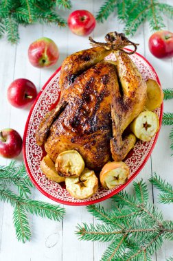 Geleneksel Noel tavuk, fırında elma ile Türkiye