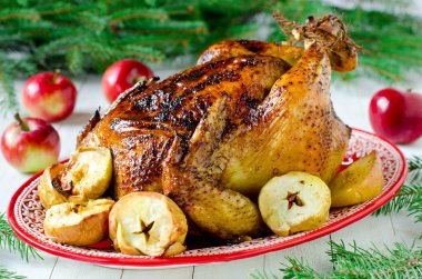 Geleneksel Noel tavuk, fırında elma ile Türkiye
