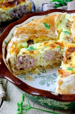 Et ve peynir ile pasta