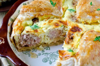 Et ve peynir ile pasta