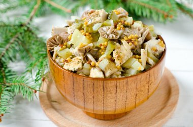 Noel salata tavuk, patates, Marine mantar 