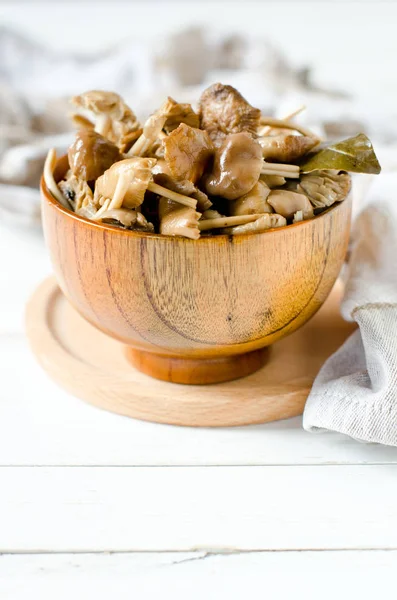 Marinated mushrooms (honey agarics) in a wooden bowl — Stock Photo, Image