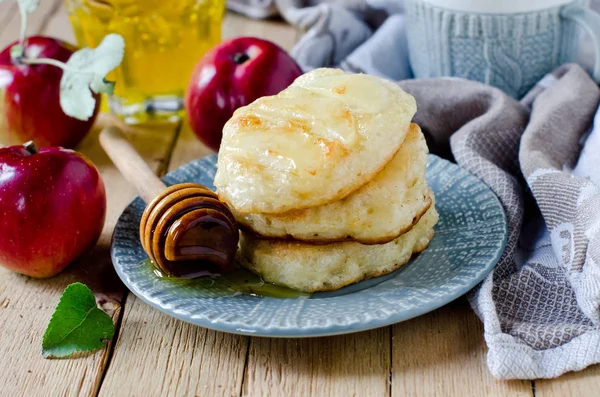 Apple Yeast Pancakes Honey Plate Wooden Table — Stock Photo, Image