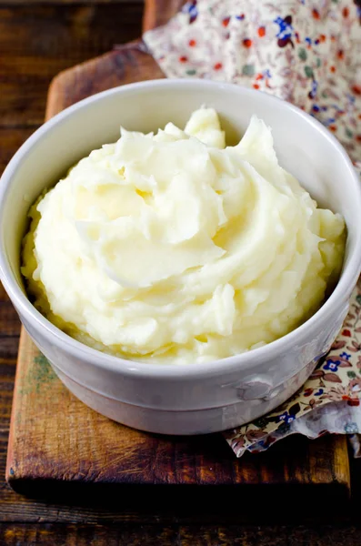 Mashed potatoes in a bowl on a wooden table — Stock Photo, Image