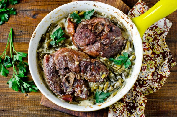 Turkije biefstuk gebakken met groene boontjes en crème — Stockfoto