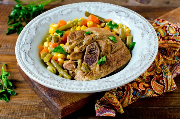 Thigh of turkey stew with vegetables: corn, green beans, carrots — Stock Photo, Image