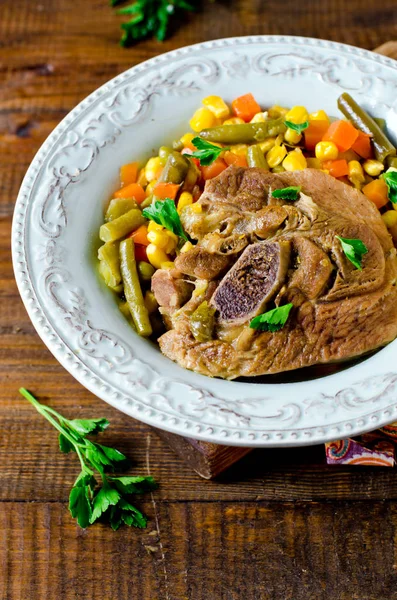 Thigh of turkey stew with vegetables: corn, green beans, carrots — Stock Photo, Image