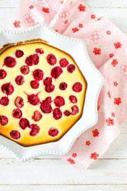 Ahududu ile süzme peynirli güveç